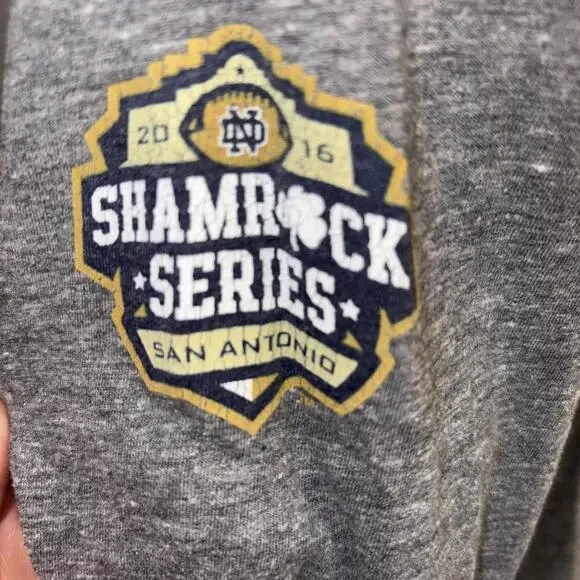 Under Armour Notre Dame  MENS SIZE SMALL LONG‎ SLEEVE SHAMROCK SERIES 2016  GRAY - Picture 2 of 4